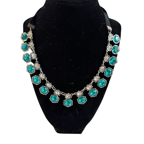 Avon Silver and green gemstone ribbon/metal Necklace vintage - Picture 1 of 5